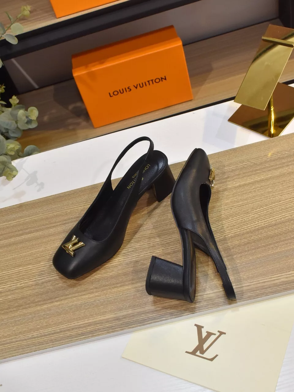 Louis Vuitton Sandal For Women Bright 2372