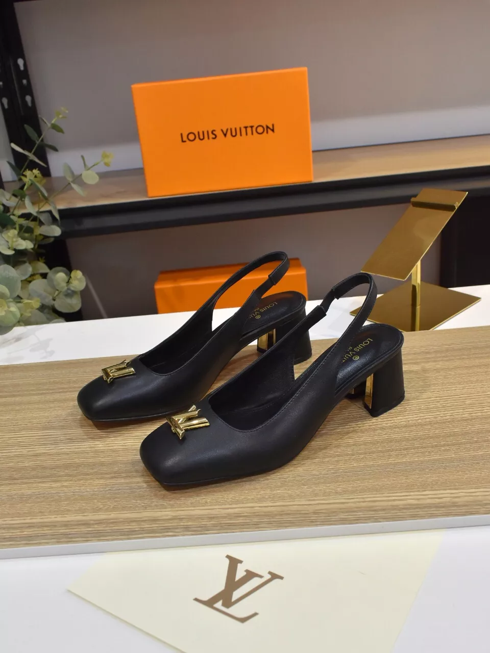 Louis Vuitton Sandal For Women Bright 2372