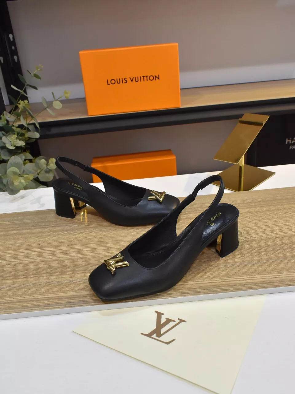 Louis Vuitton Sandal For Women Bright 2372