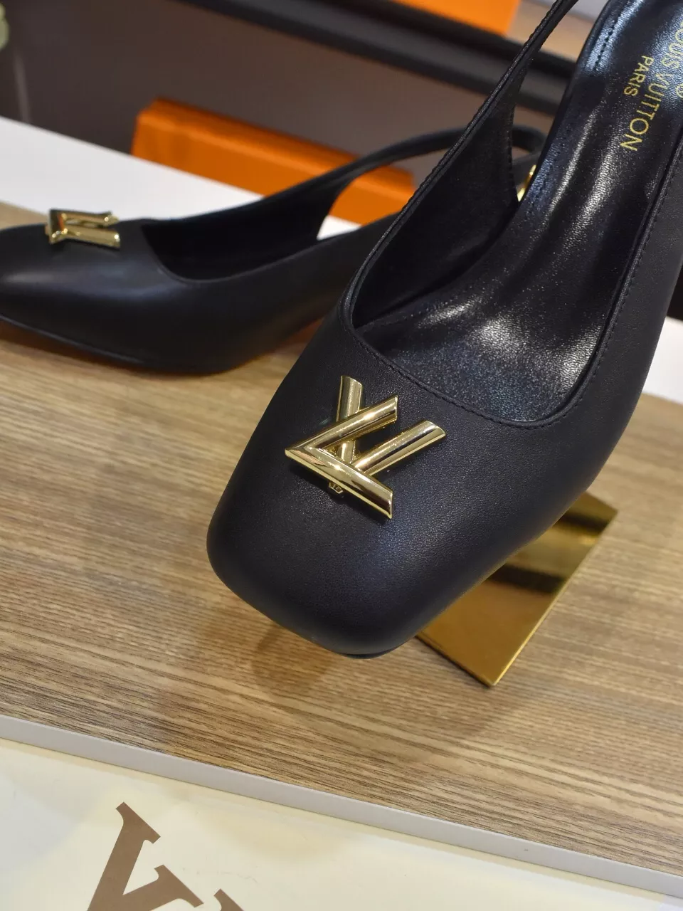 Louis Vuitton Sandal For Women Bright 2372