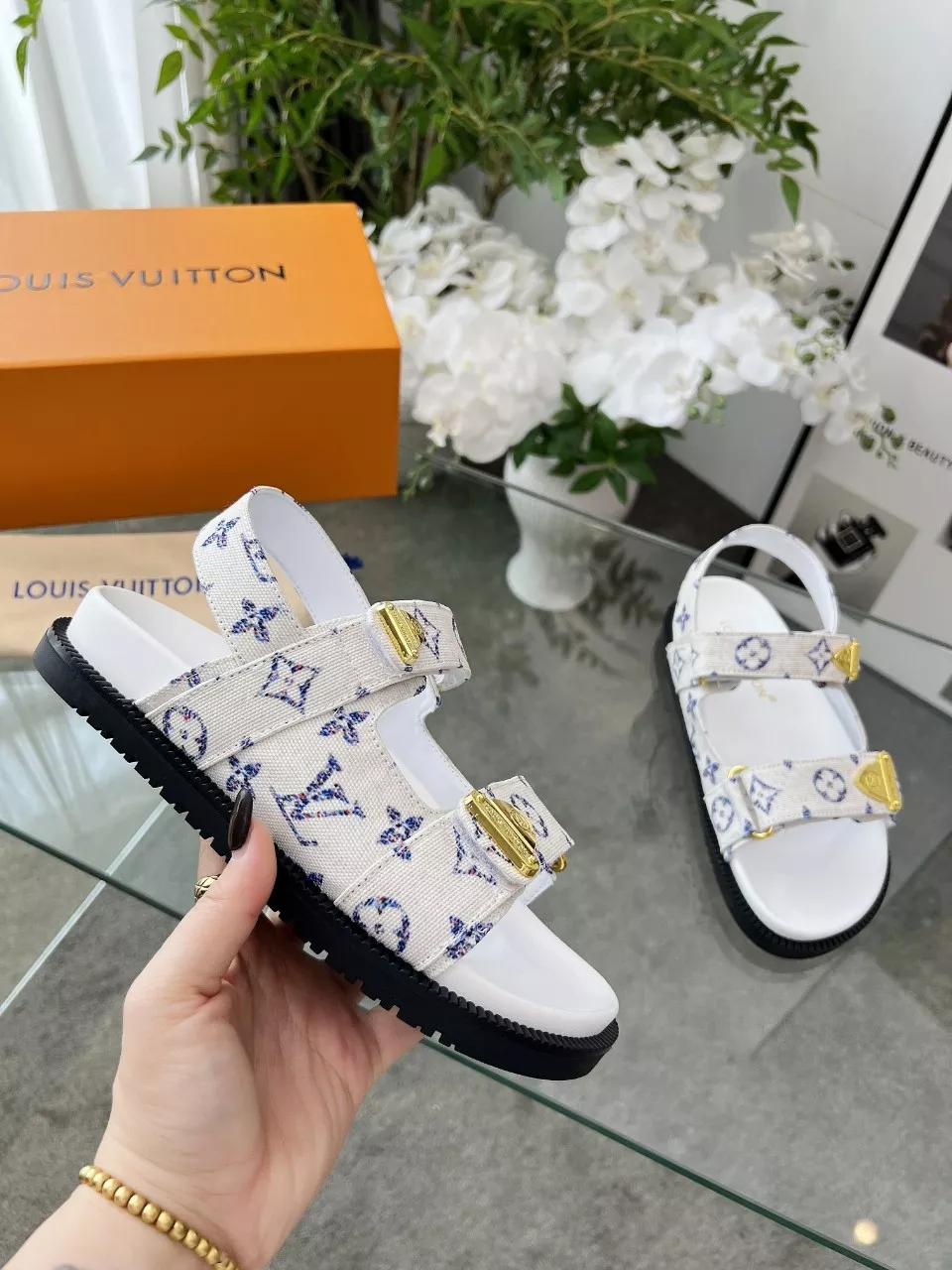 Louis Vuitton Sandal For Women Bright 5219