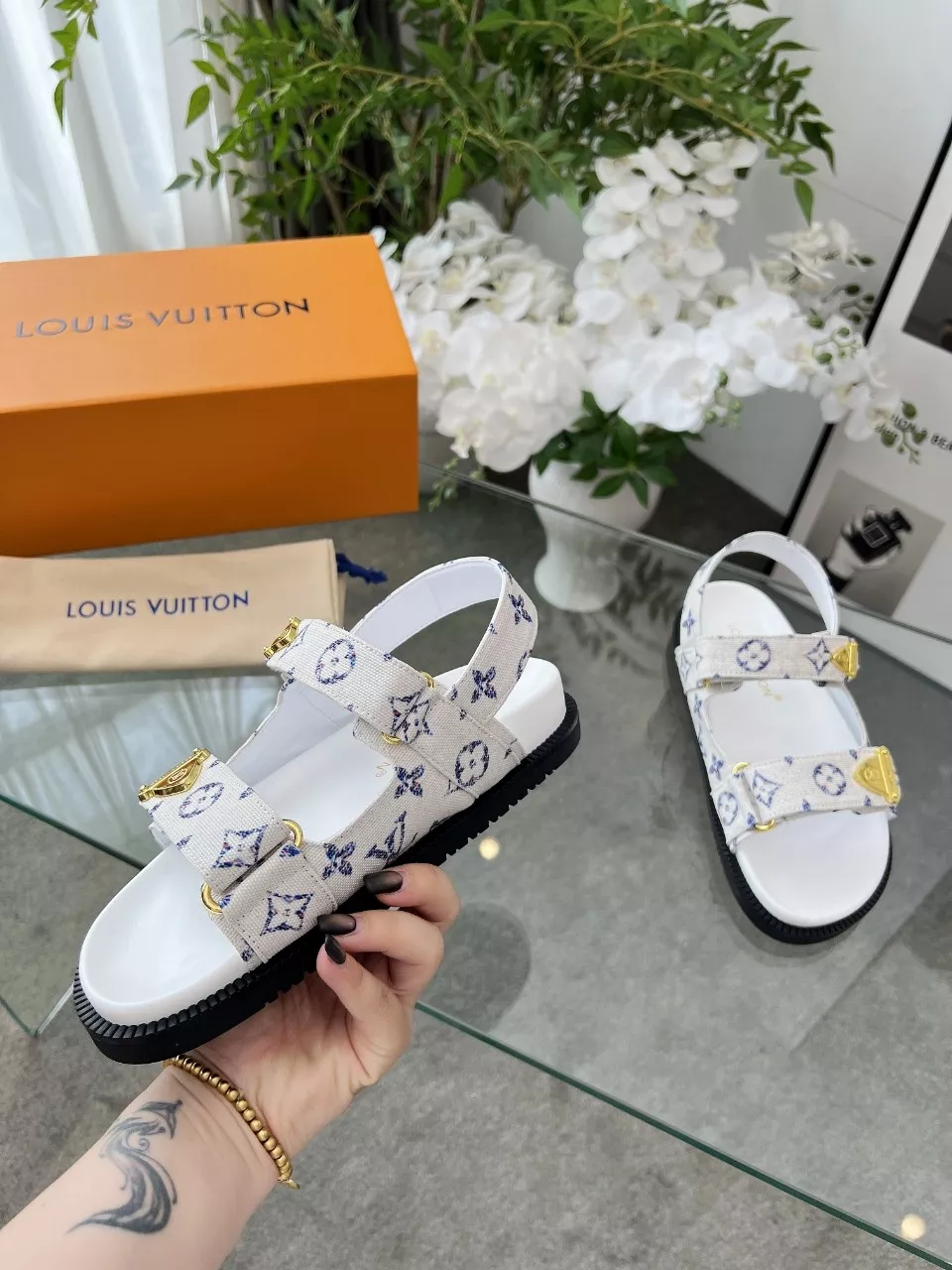 Louis Vuitton Sandal For Women Bright 5219