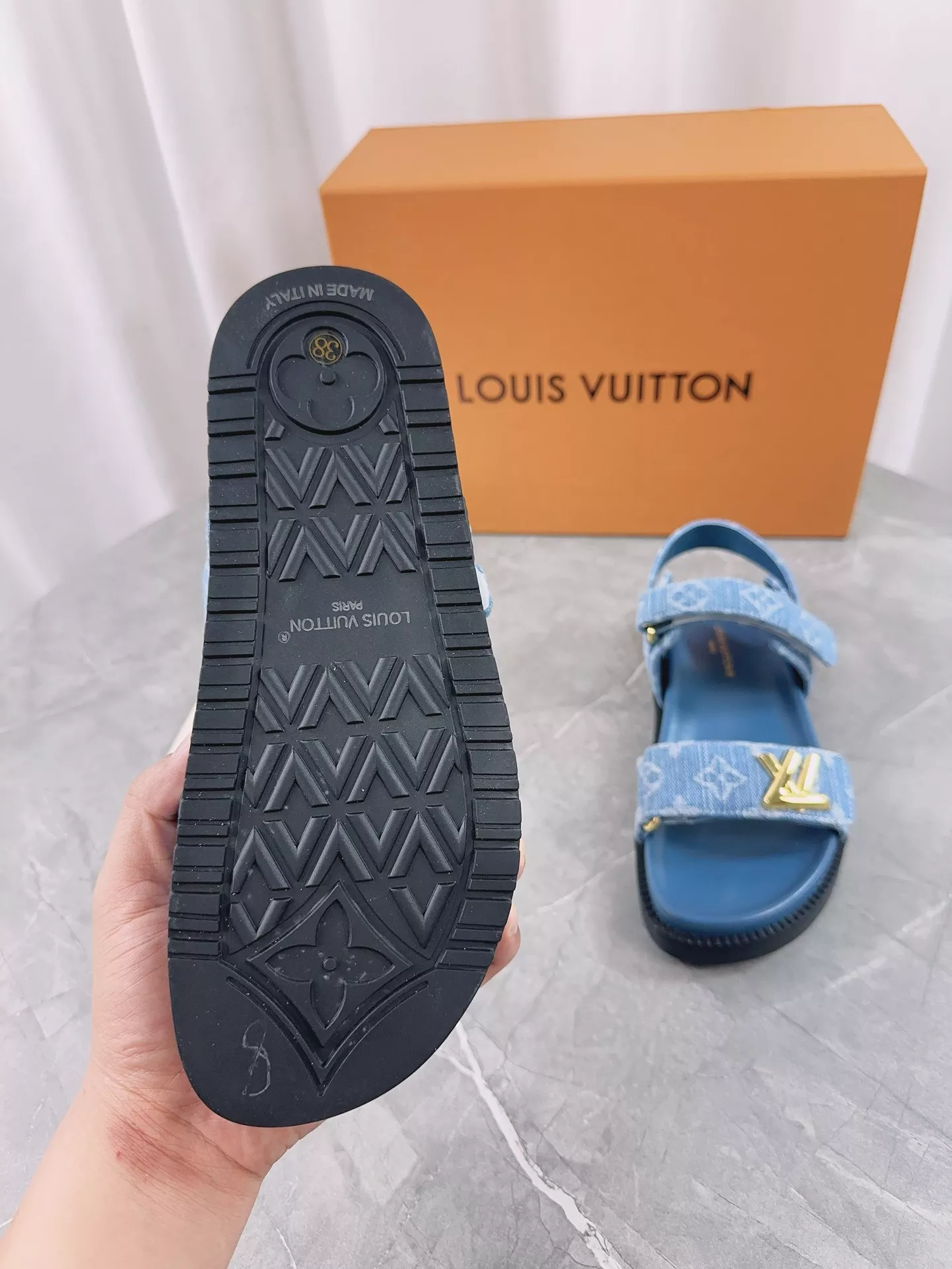 Louis Vuitton Sandal For Women Compact 4614