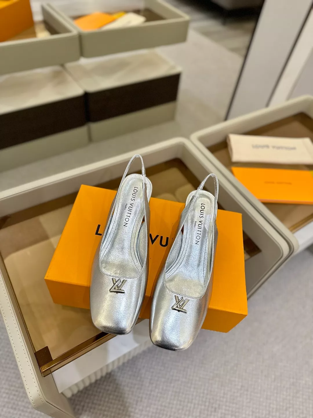 Louis Vuitton Sandal For Women Flexible 4005