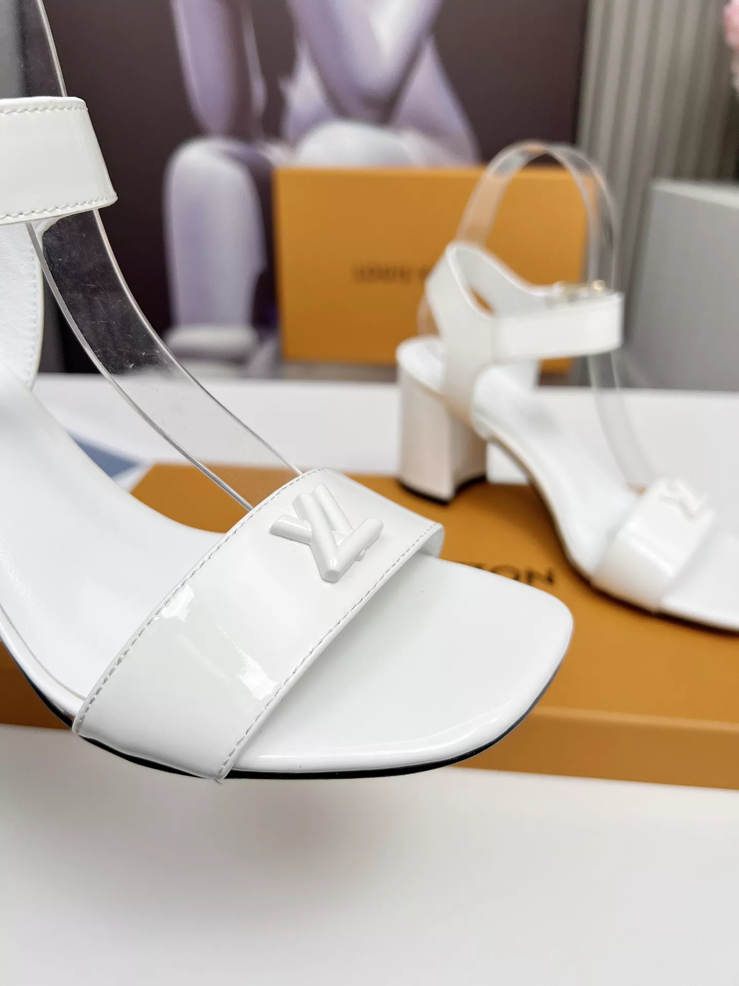Louis Vuitton Sandal For Women Flexible 6093