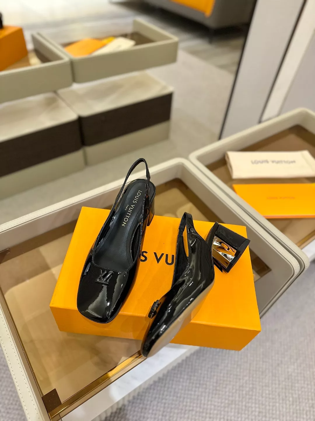 Louis Vuitton Sandal For Women Functional 9033
