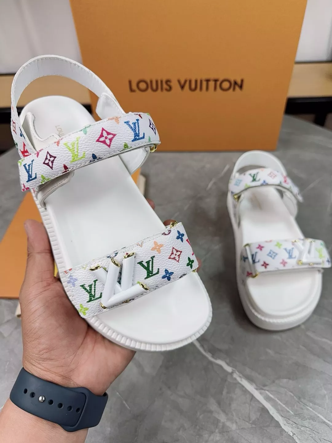 Louis Vuitton Sandal For Women Minimalist 9645