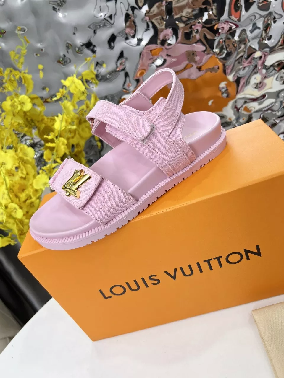 Louis Vuitton Sandal For Women Modern 6643