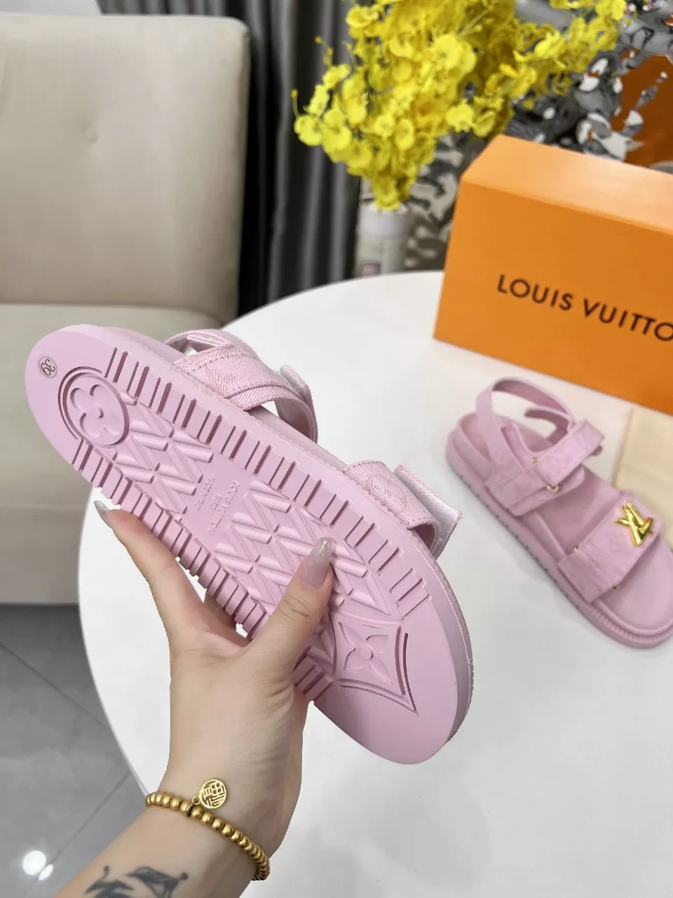 Louis Vuitton Sandal For Women Modern 6643