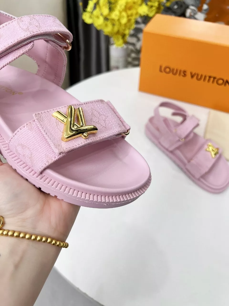 Louis Vuitton Sandal For Women Modern 6643