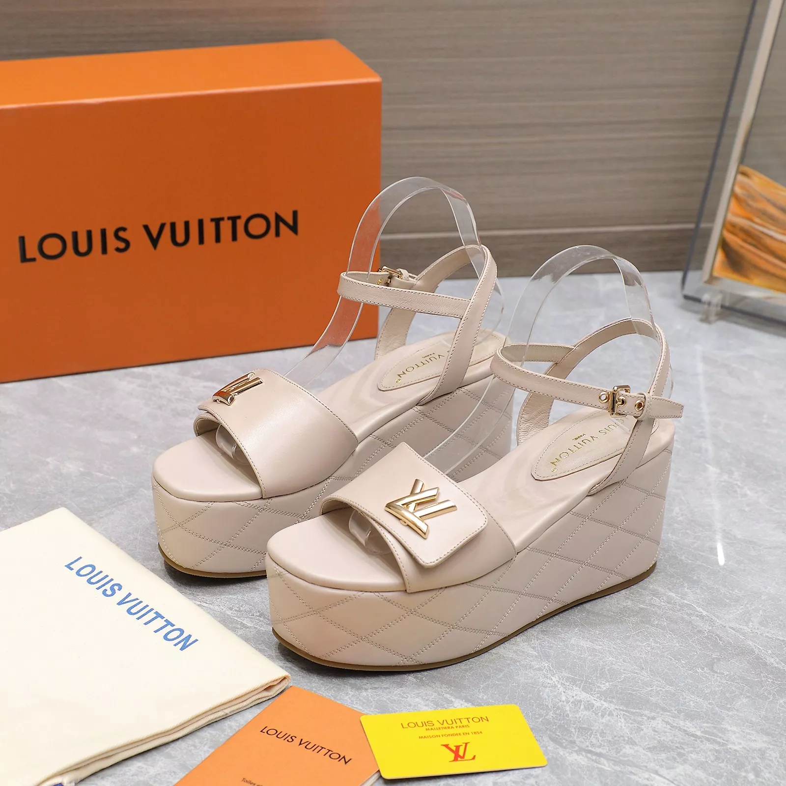 Louis Vuitton Sandal For Women Practical 6959