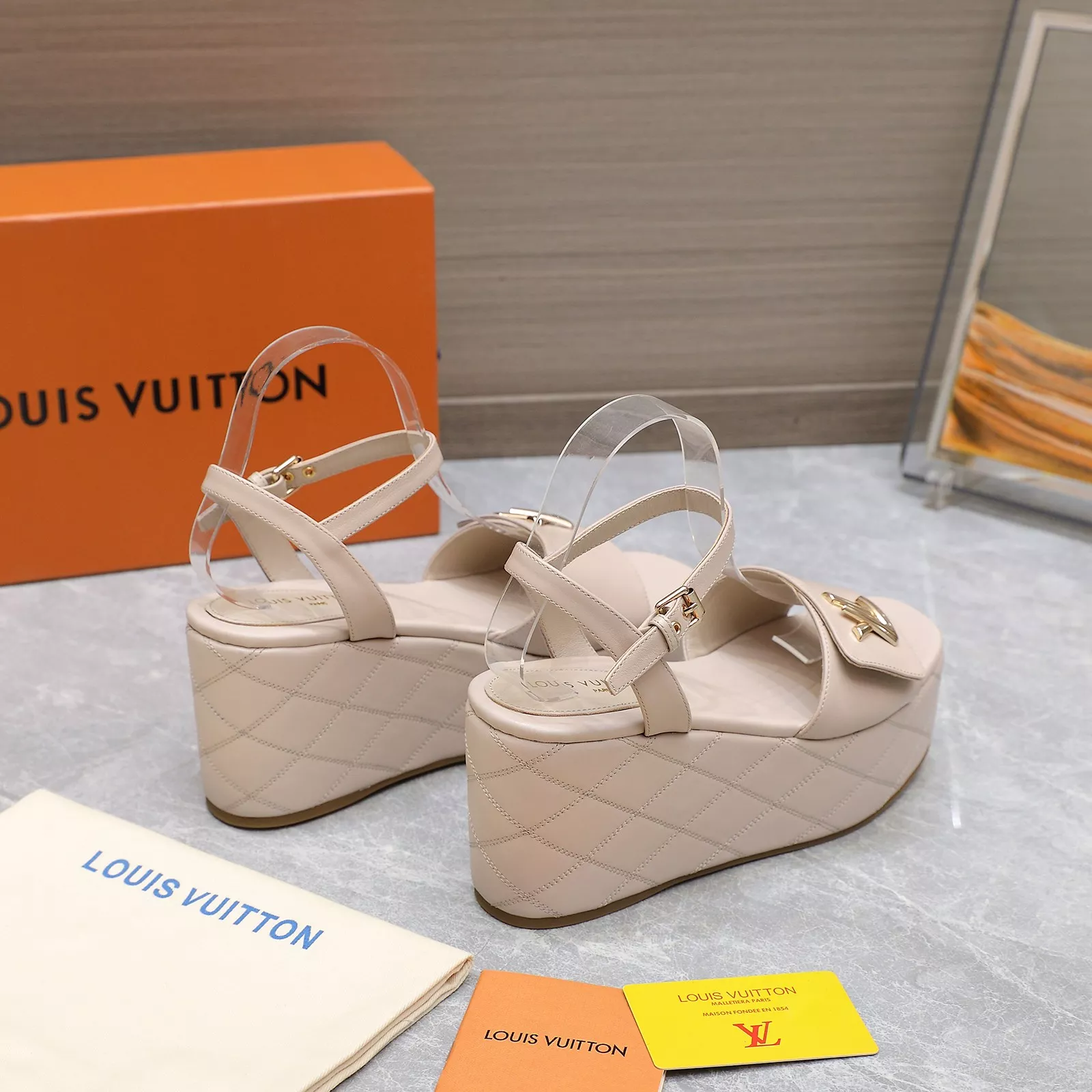 Louis Vuitton Sandal For Women Practical 6959