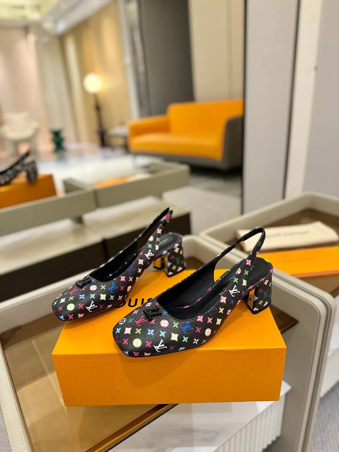 Louis Vuitton Sandal For Women Practical 8080