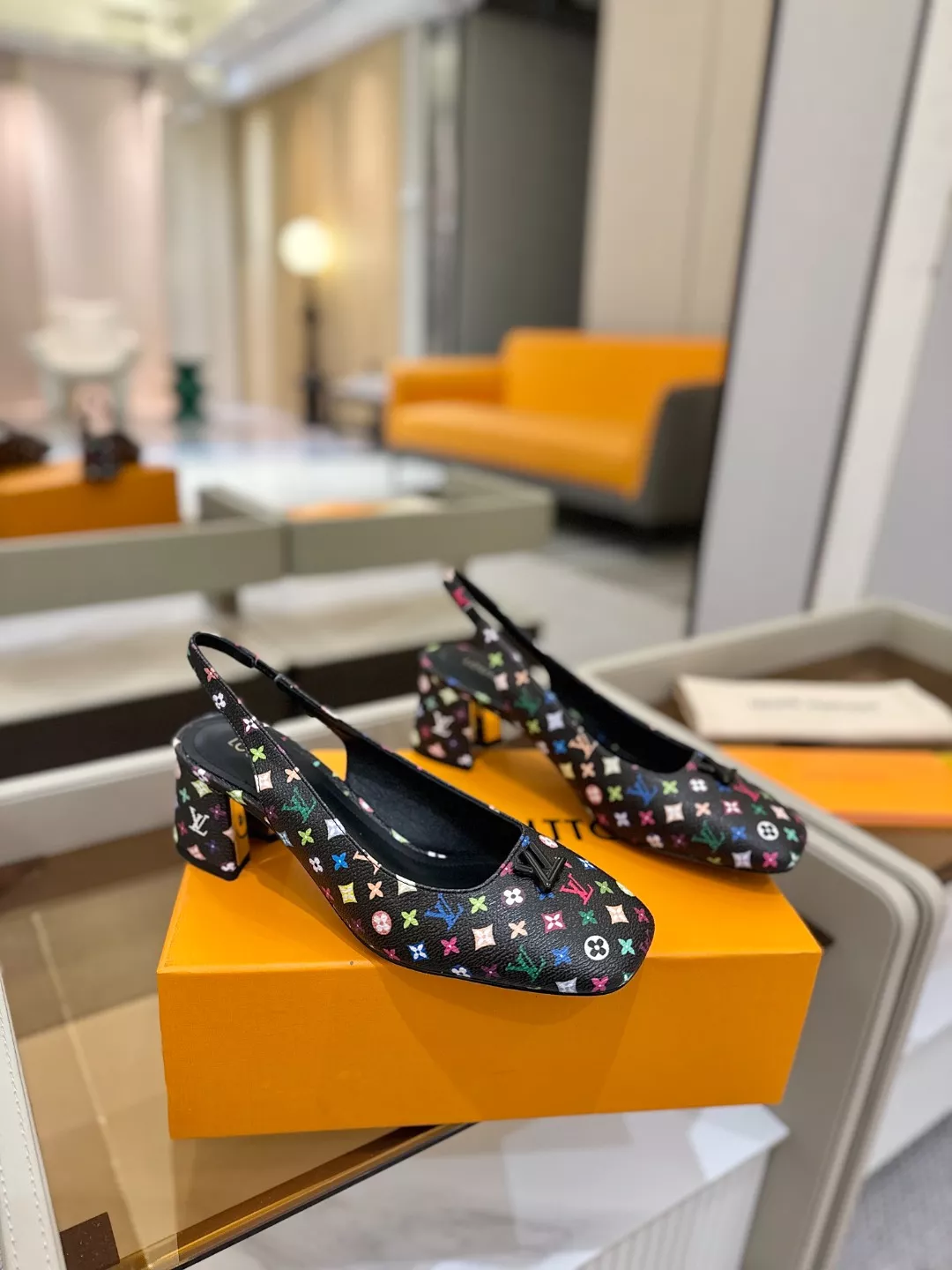Louis Vuitton Sandal For Women Practical 8080