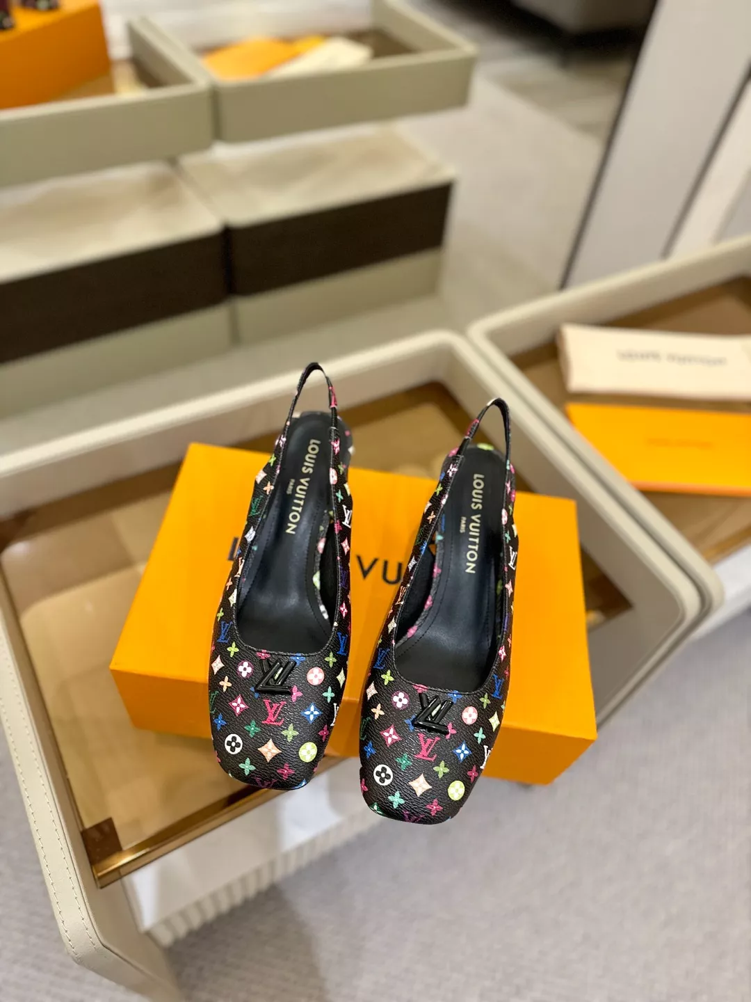 Louis Vuitton Sandal For Women Practical 8080