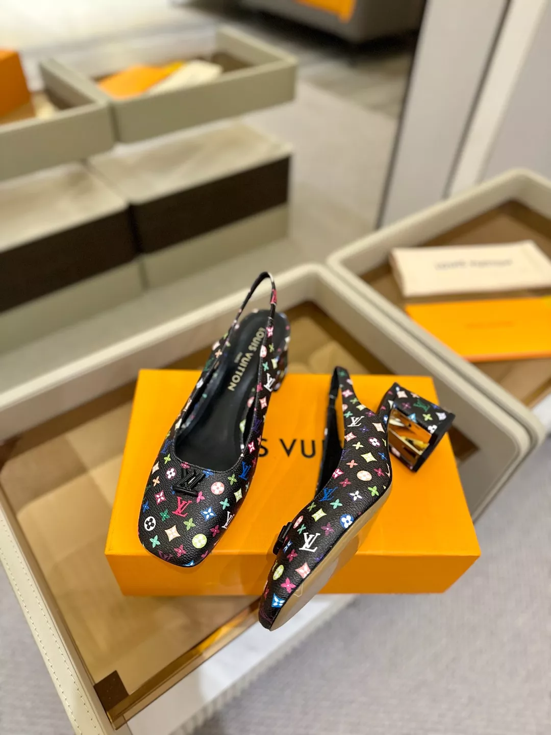 Louis Vuitton Sandal For Women Practical 8080