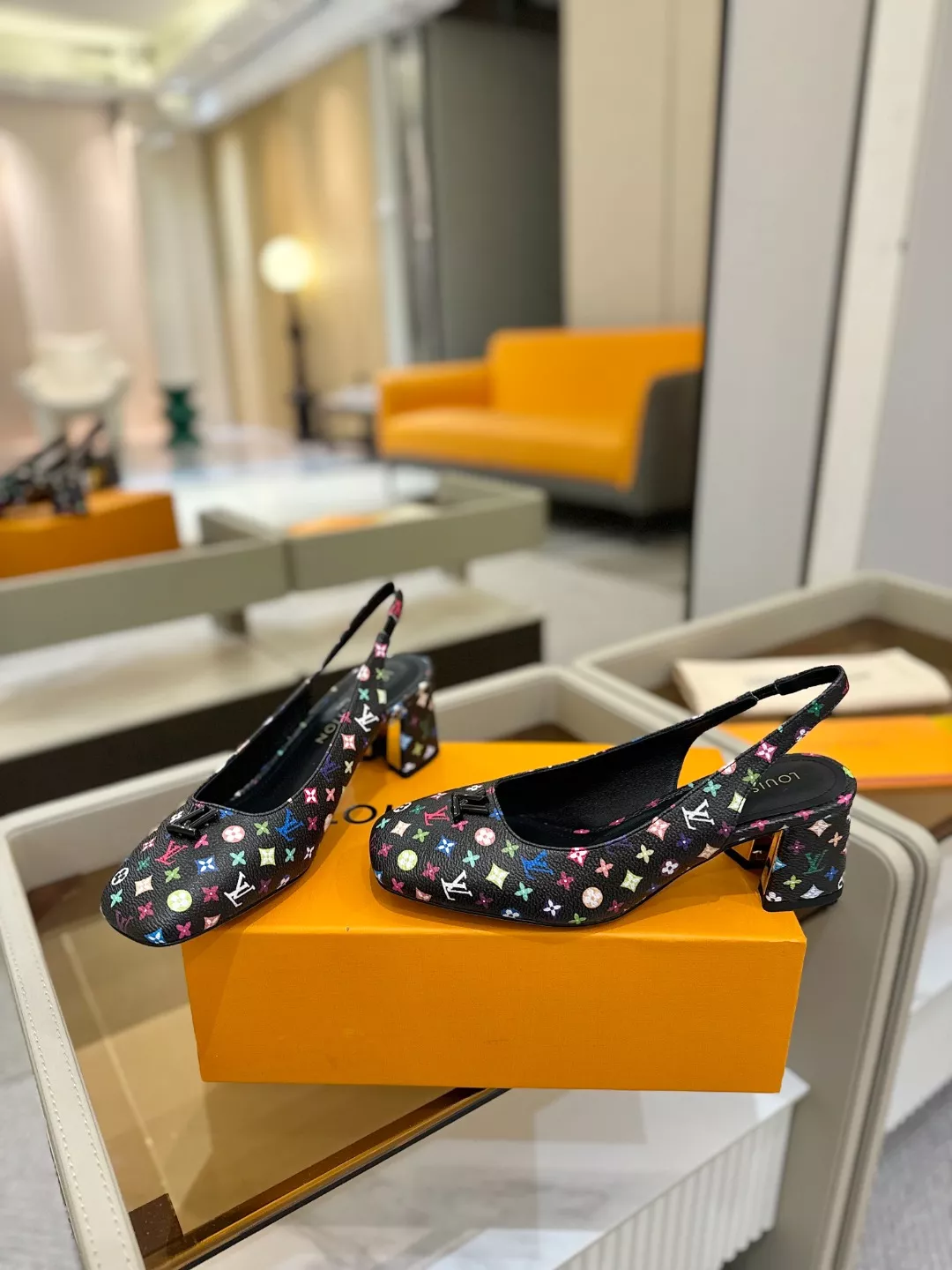 Louis Vuitton Sandal For Women Practical 8080