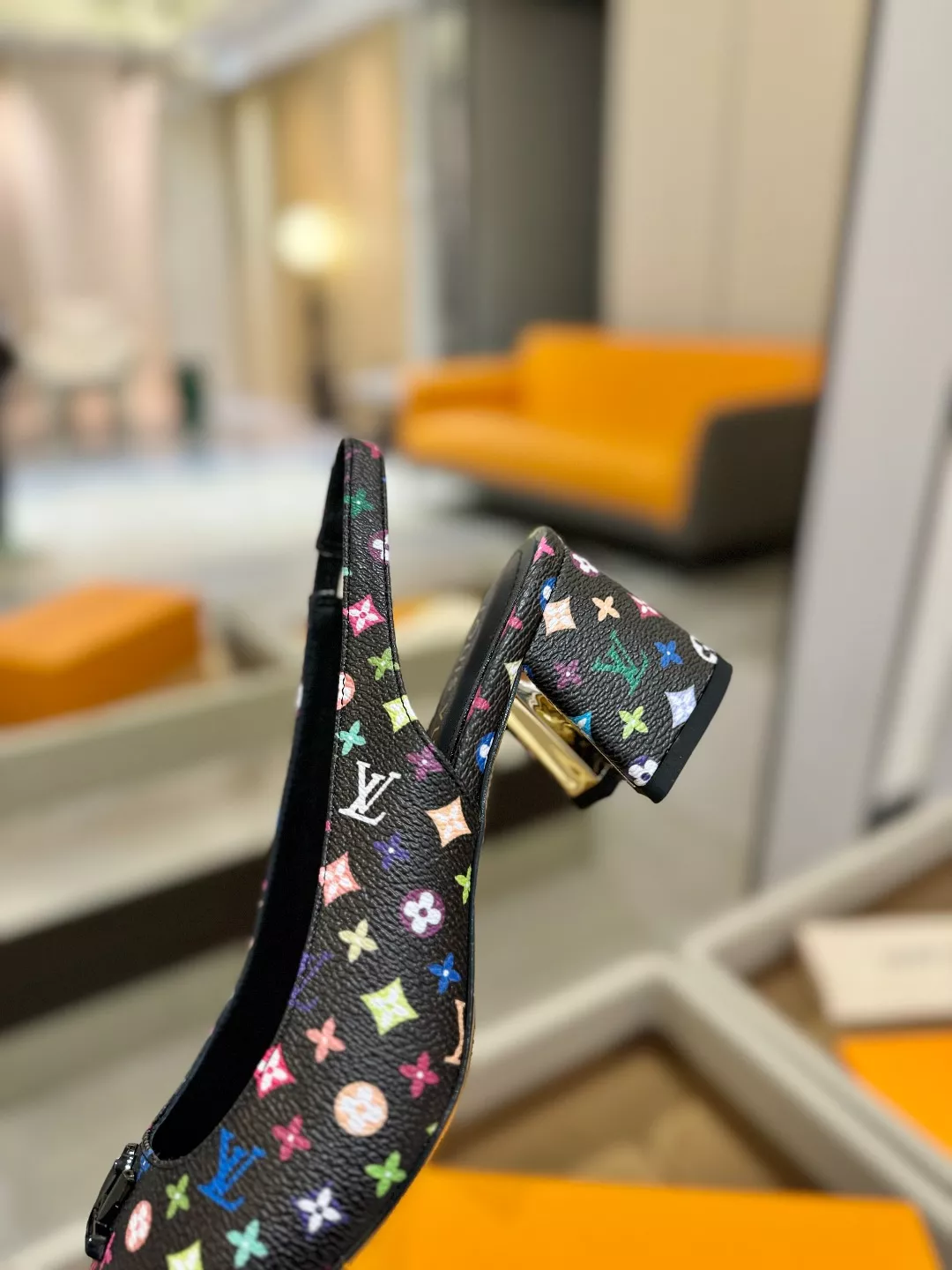 Louis Vuitton Sandal For Women Practical 8080