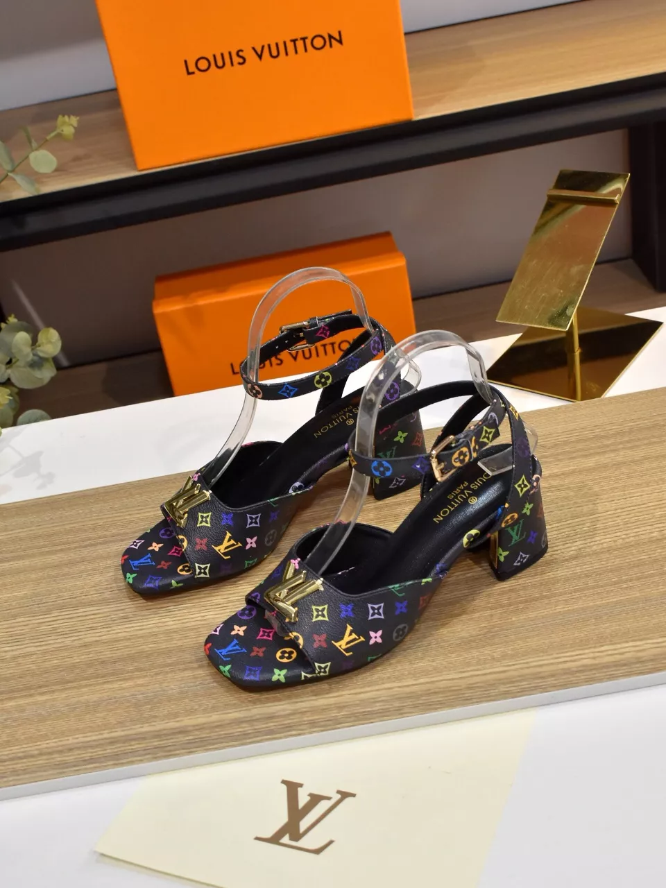 Louis Vuitton Sandal For Women Sophisticated 7523