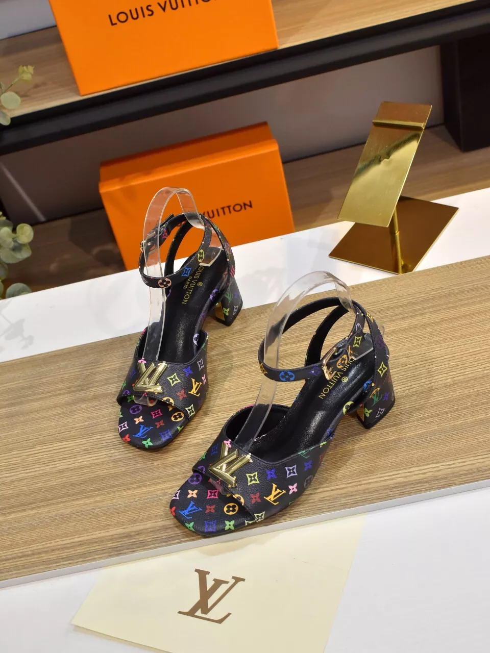 Louis Vuitton Sandal For Women Sophisticated 7523