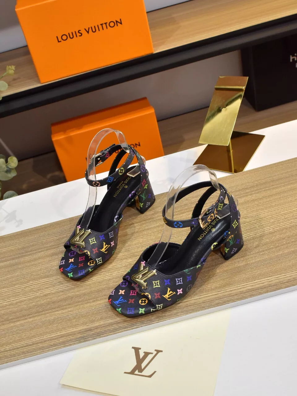 Louis Vuitton Sandal For Women Sophisticated 7523