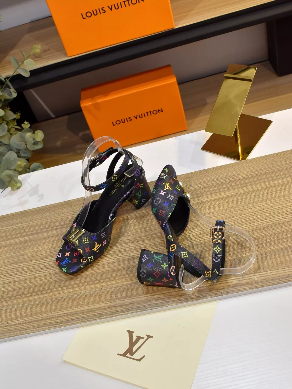 Louis Vuitton Sandal For Women Sophisticated 7523