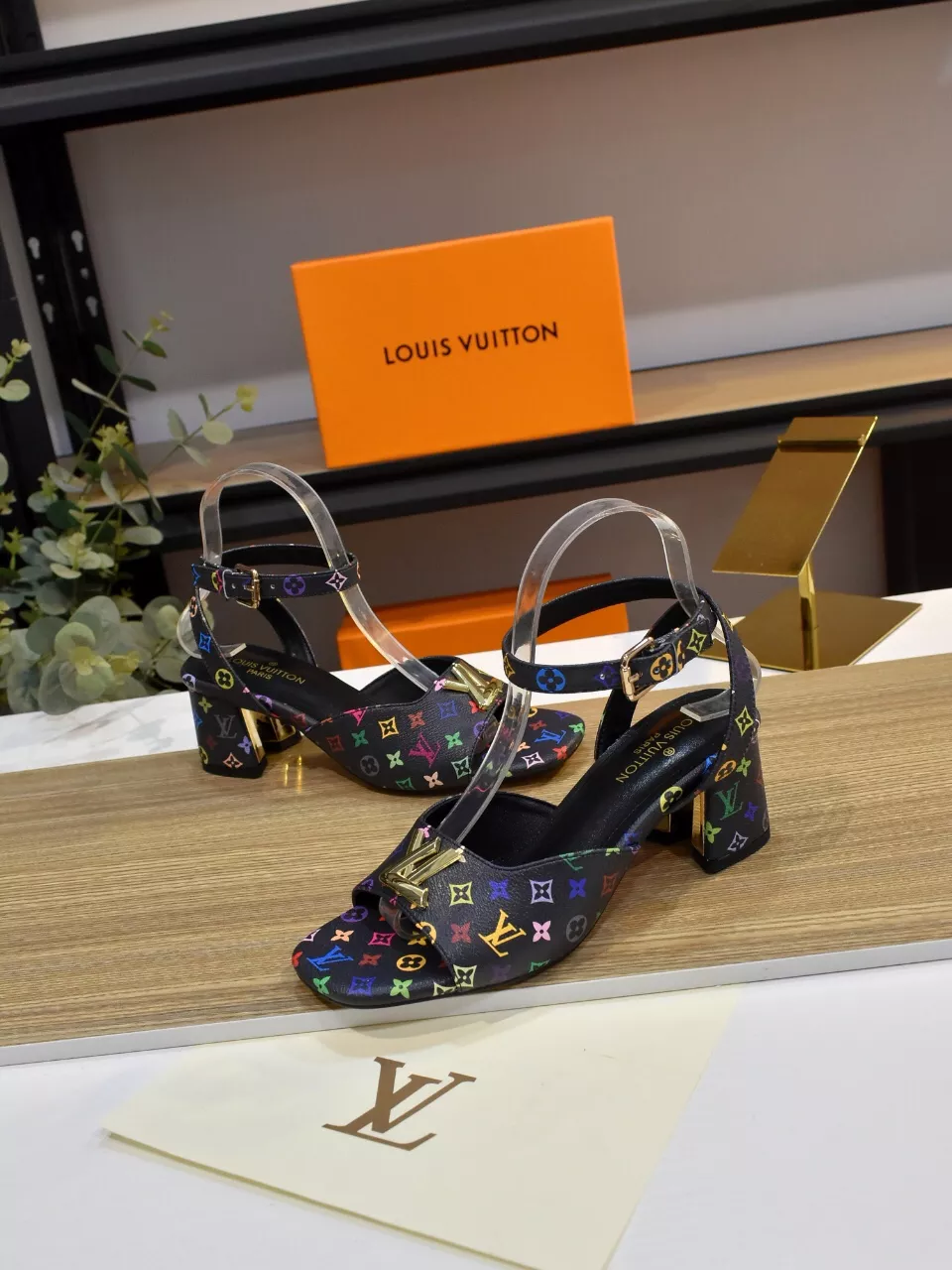 Louis Vuitton Sandal For Women Sophisticated 7523