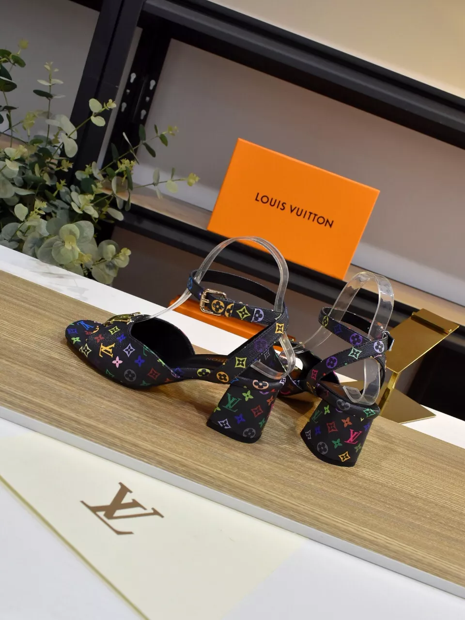 Louis Vuitton Sandal For Women Sophisticated 7523