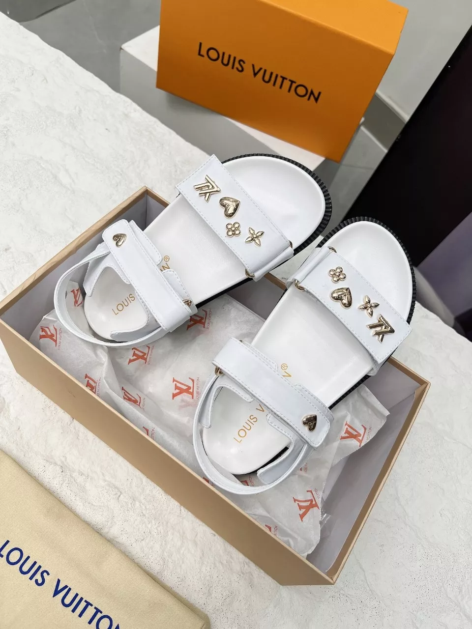 Louis Vuitton Sandal For Women Trendsetting 8442