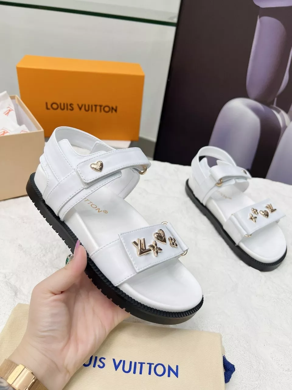 Louis Vuitton Sandal For Women Trendsetting 8442