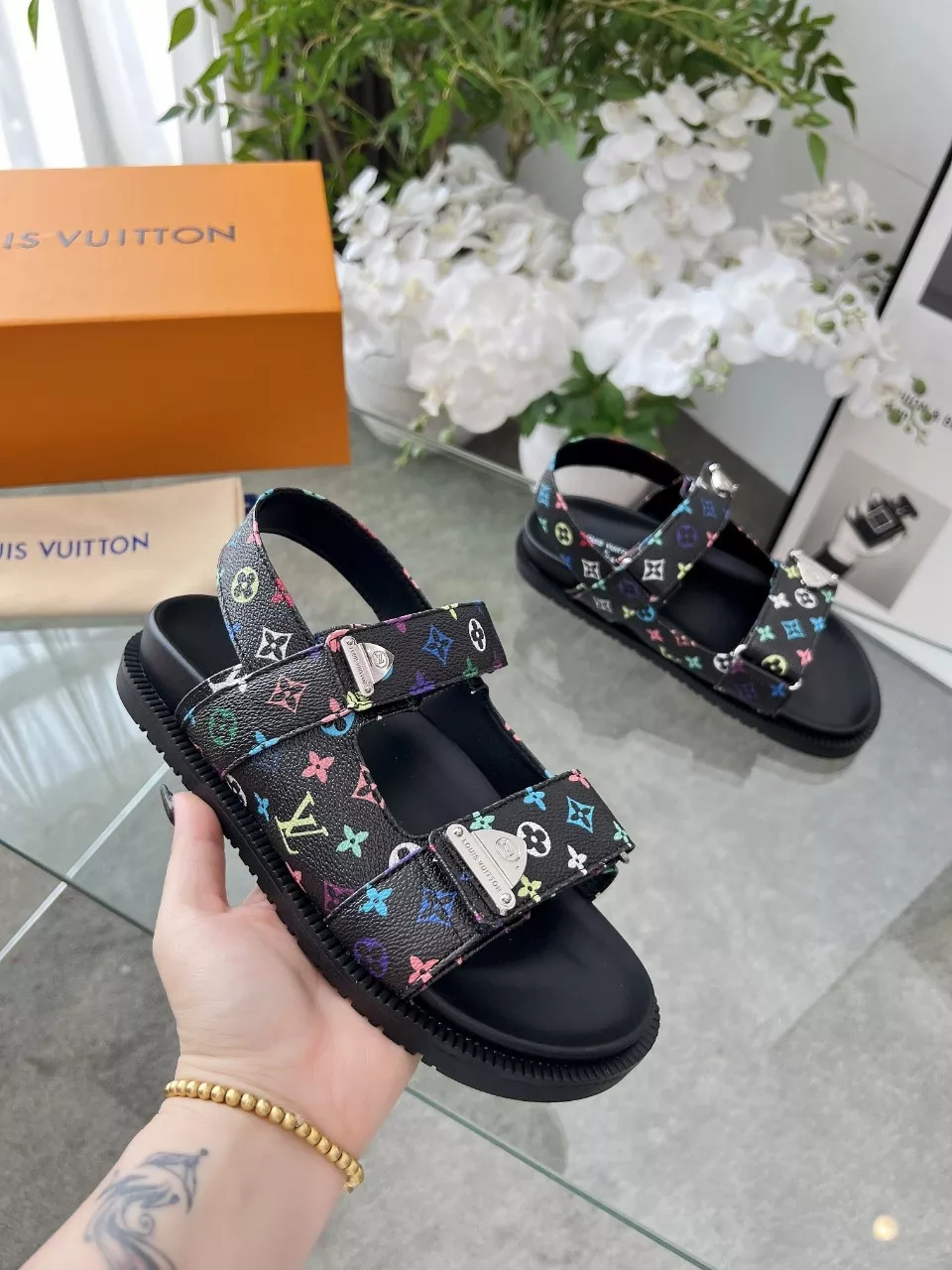 Louis Vuitton Sandal For Women Trendy 5694