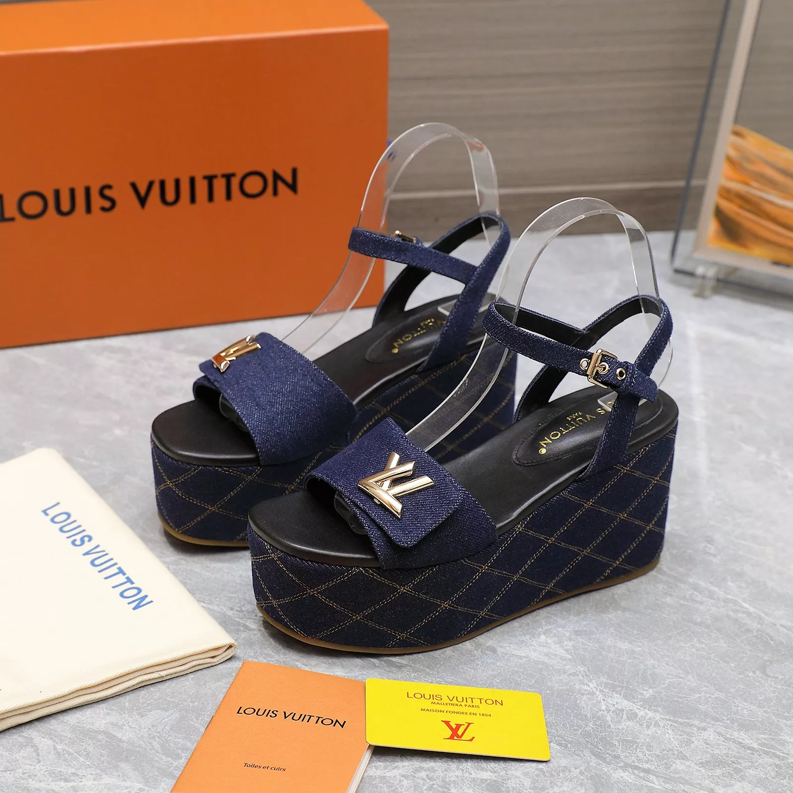 Louis Vuitton Sandal For Women Trendy 9682