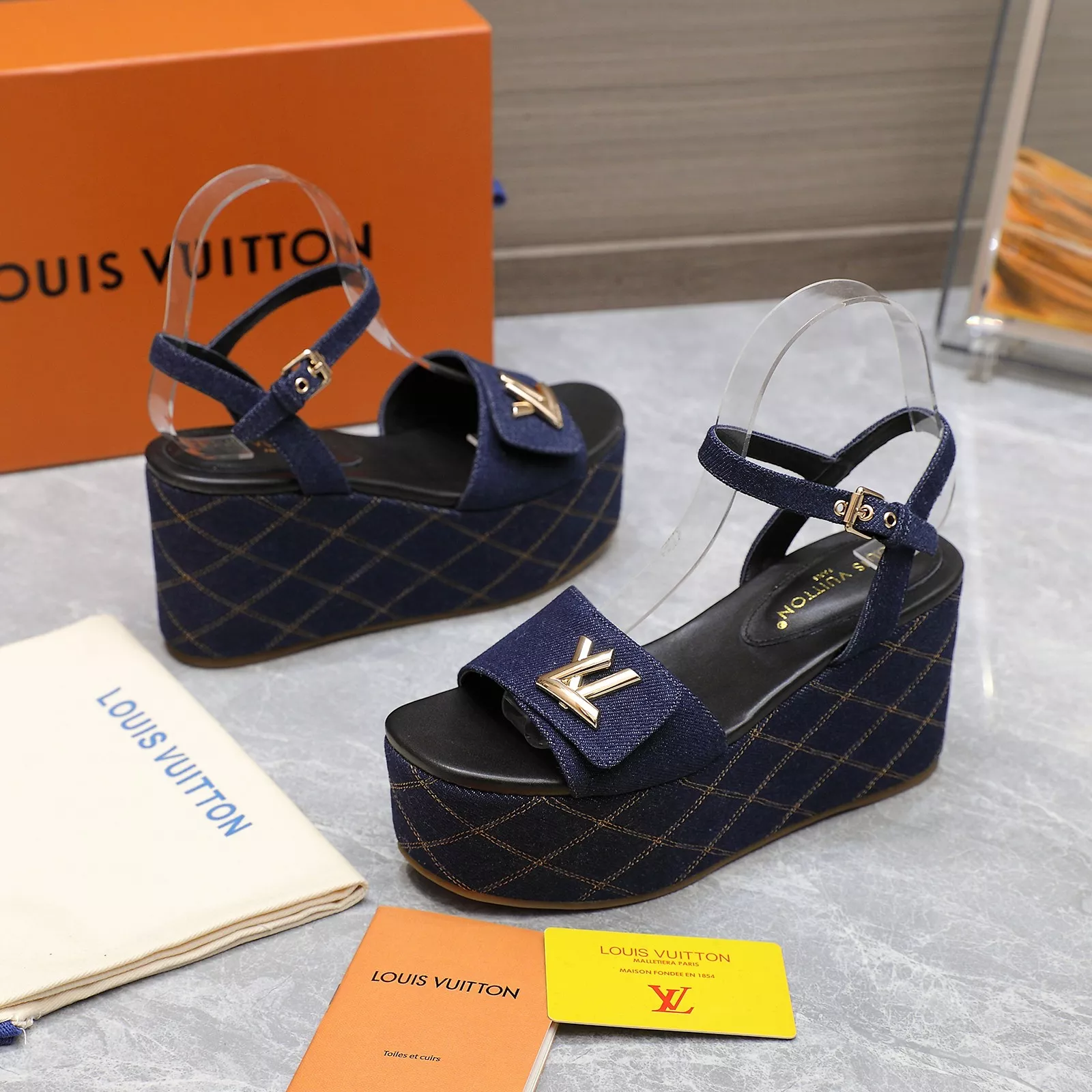 Louis Vuitton Sandal For Women Trendy 9682