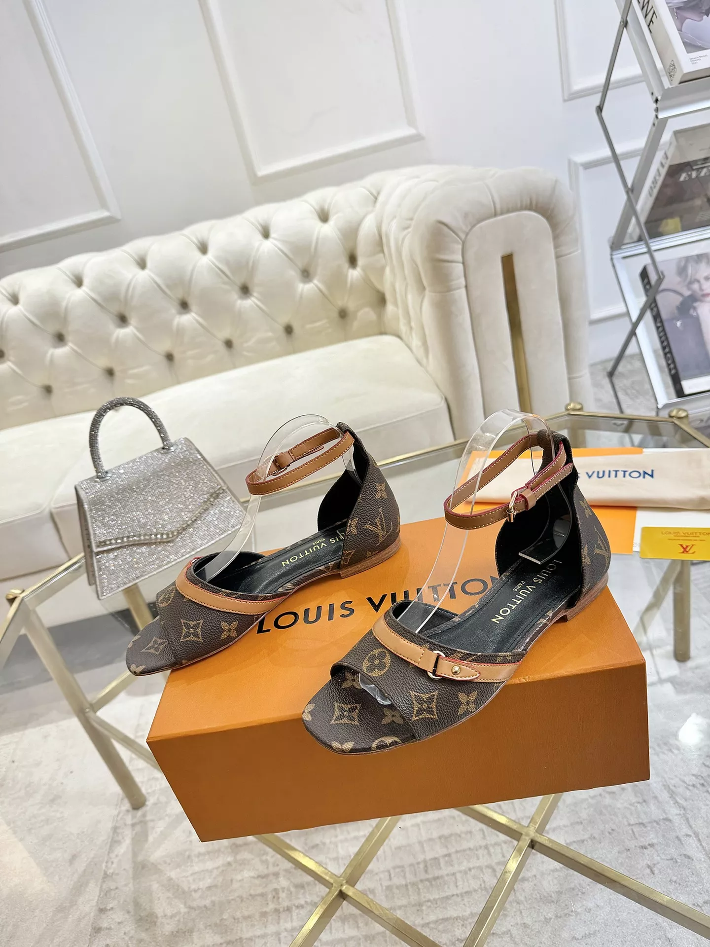 Louis Vuitton Sandal For Women Versatile 4472