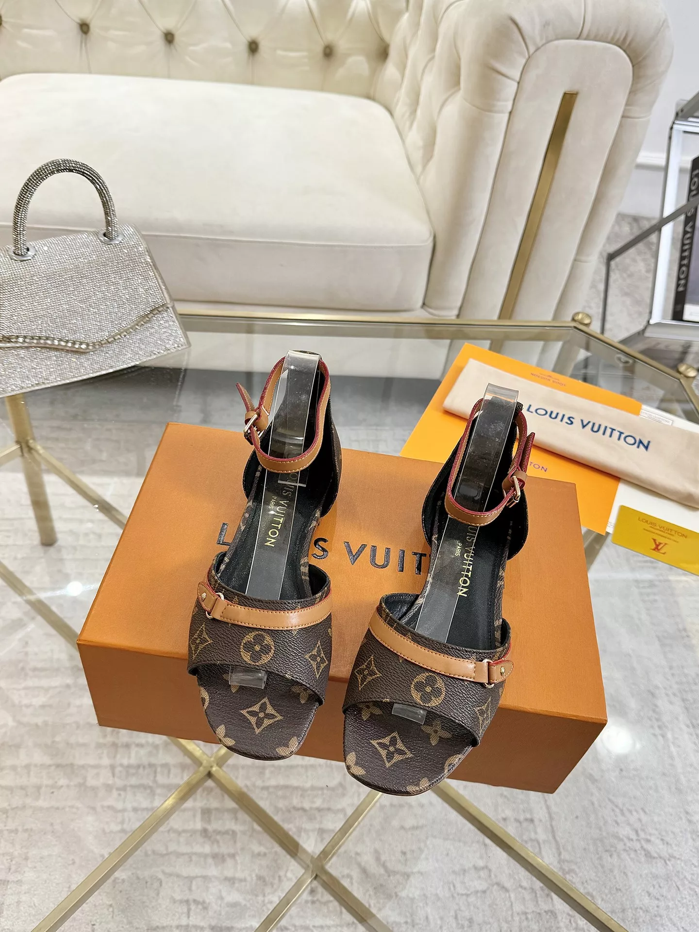 Louis Vuitton Sandal For Women Versatile 4472