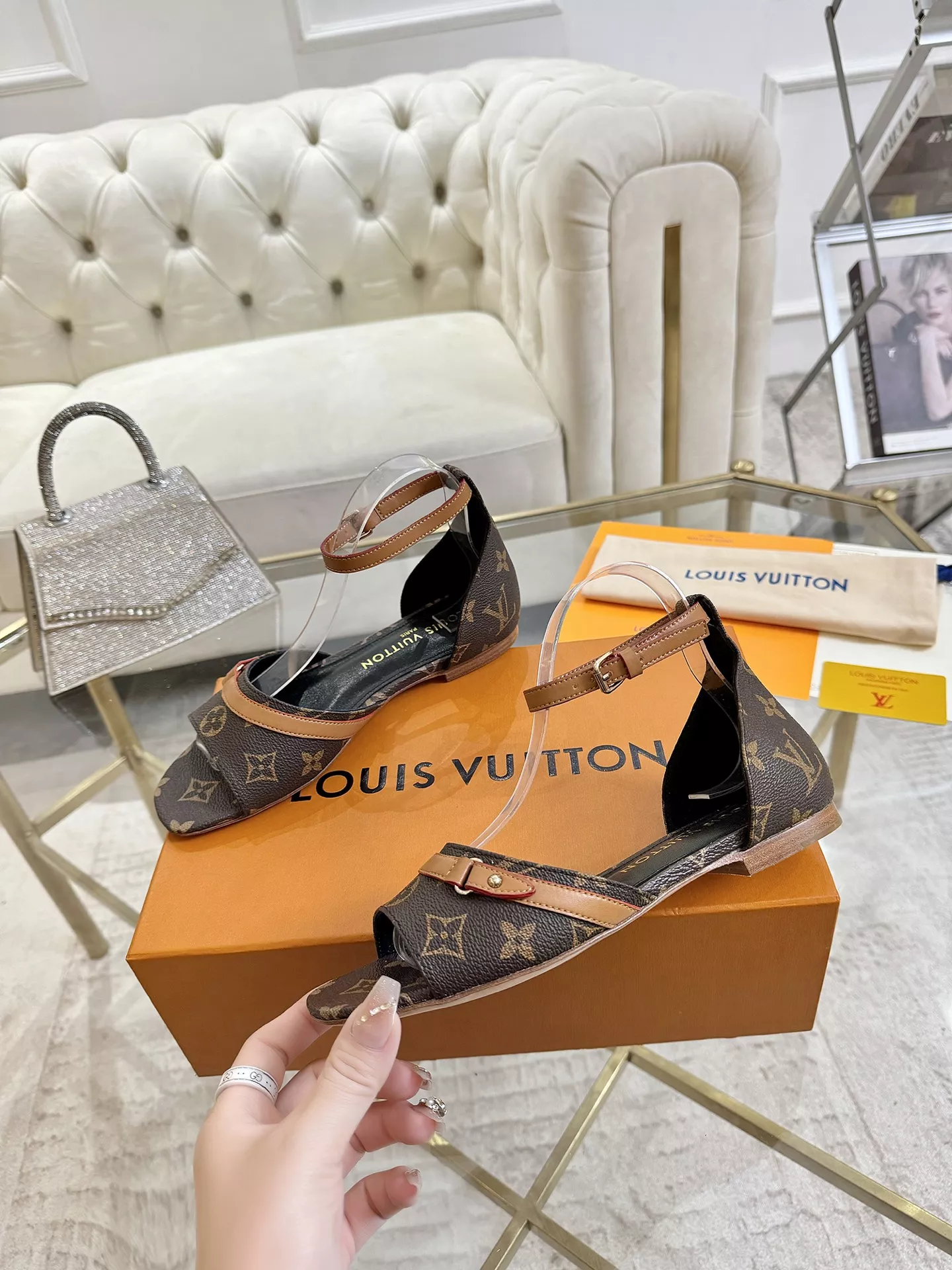 Louis Vuitton Sandal For Women Versatile 4472