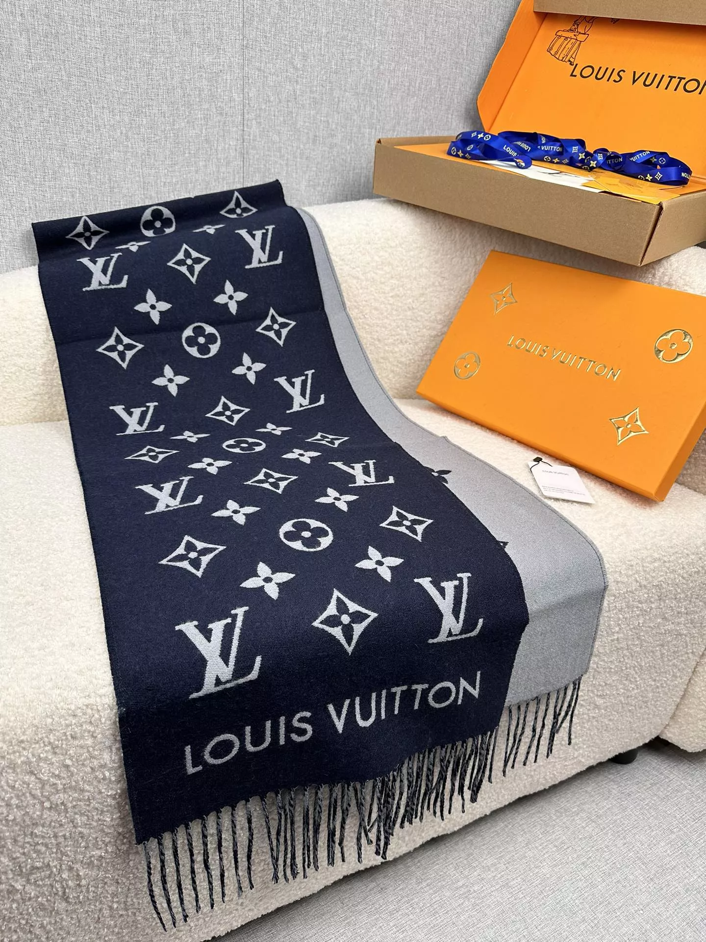 Louis Vuitton Scarf For Unisex EyeCatching 7782