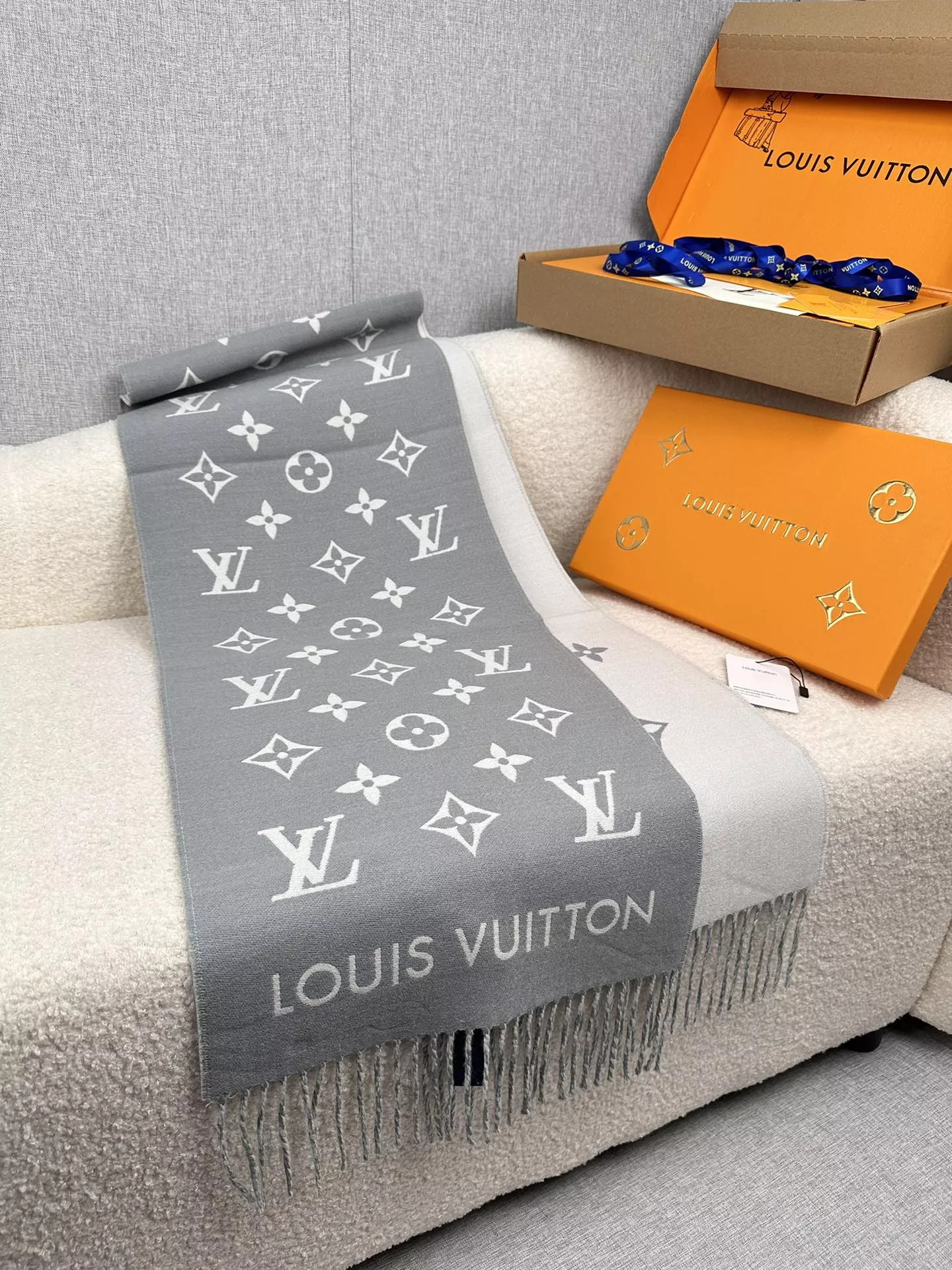 Louis Vuitton Scarf For Unisex EyeCatching 8960