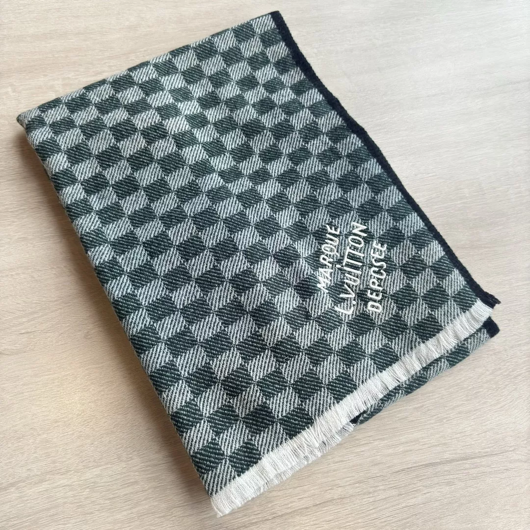 Louis Vuitton Scarf For Unisex Refined 238