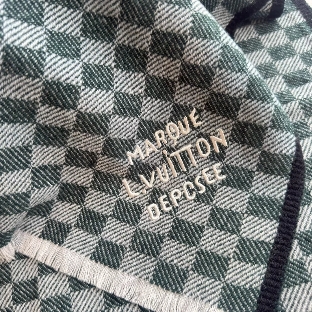 Louis Vuitton Scarf For Unisex Refined 238