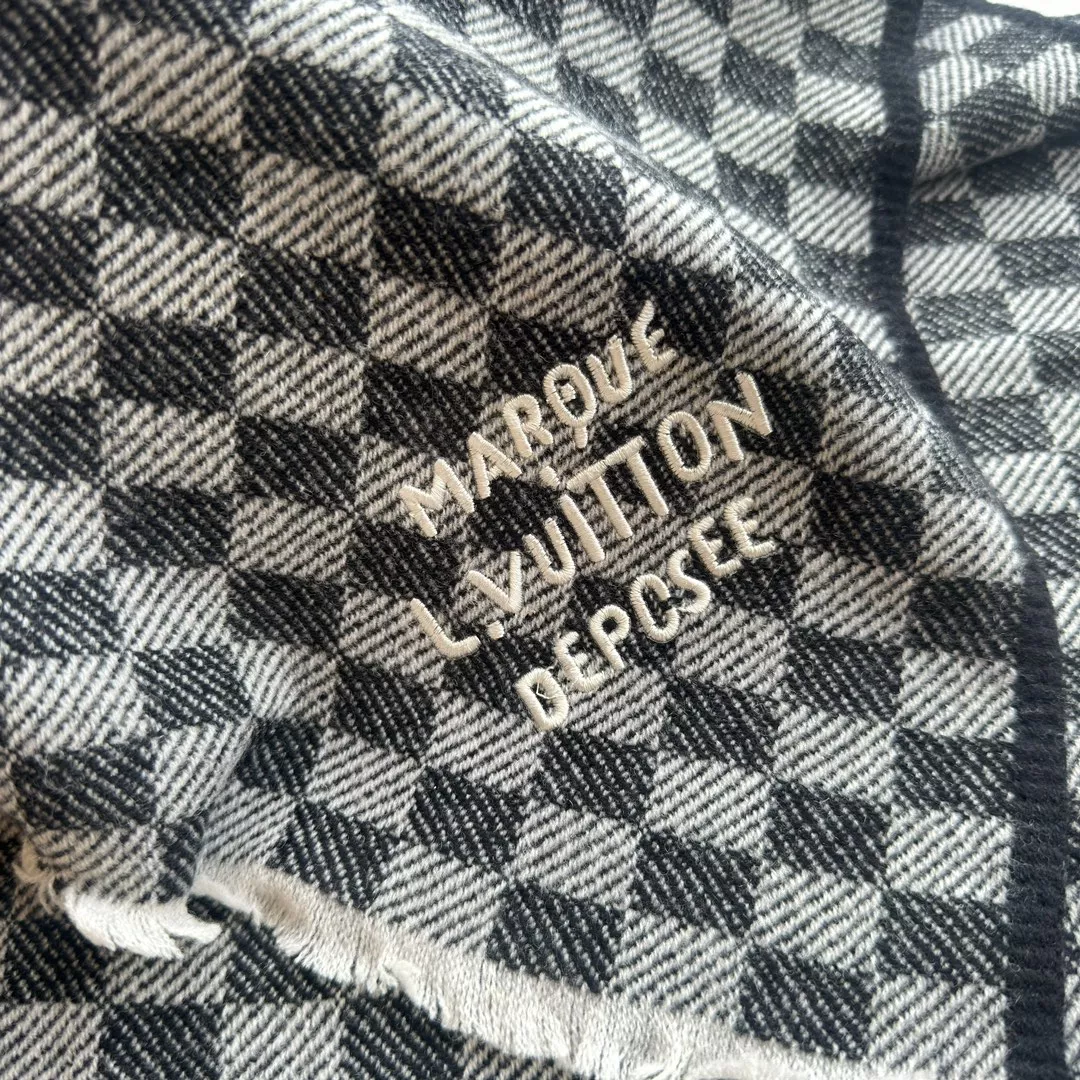 Louis Vuitton Scarf For Unisex Resilient 8232