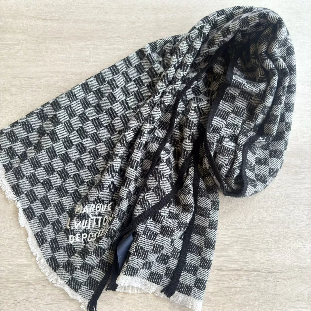 Louis Vuitton Scarf For Unisex Resilient 8232