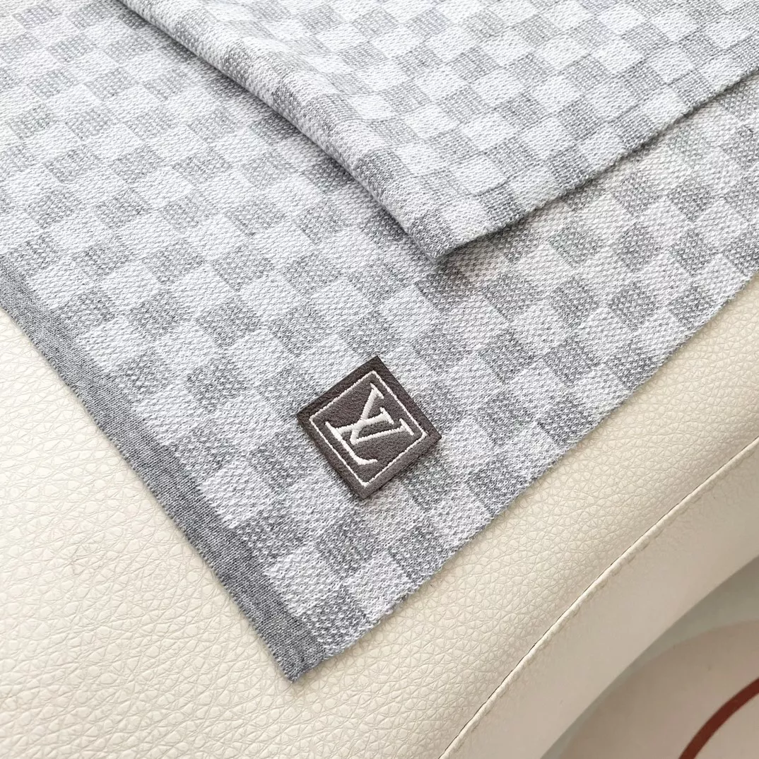 Louis Vuitton Scarf For Unisex Sleek 2063