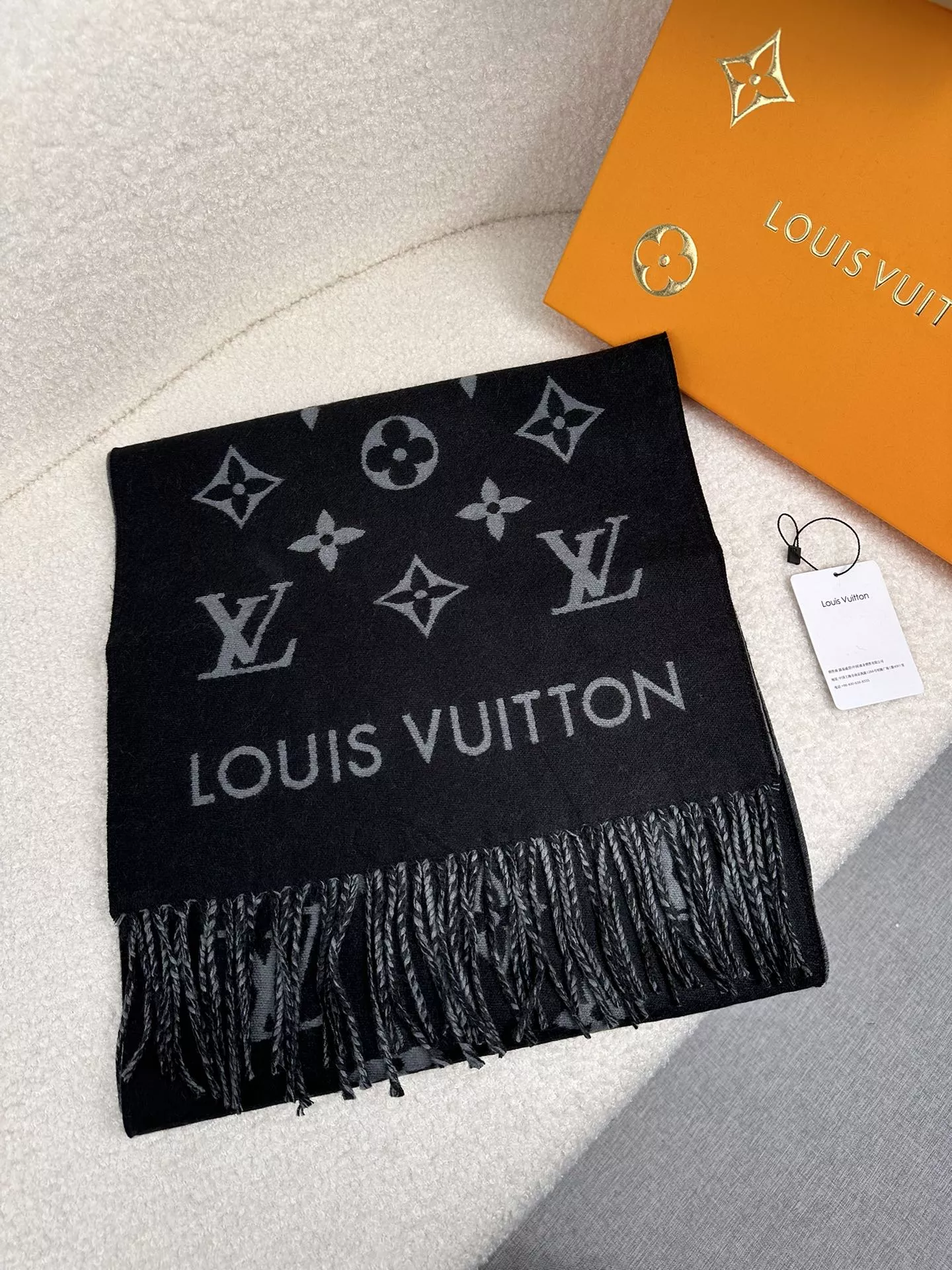 Louis Vuitton Scarf For Unisex Trendsetting 8064