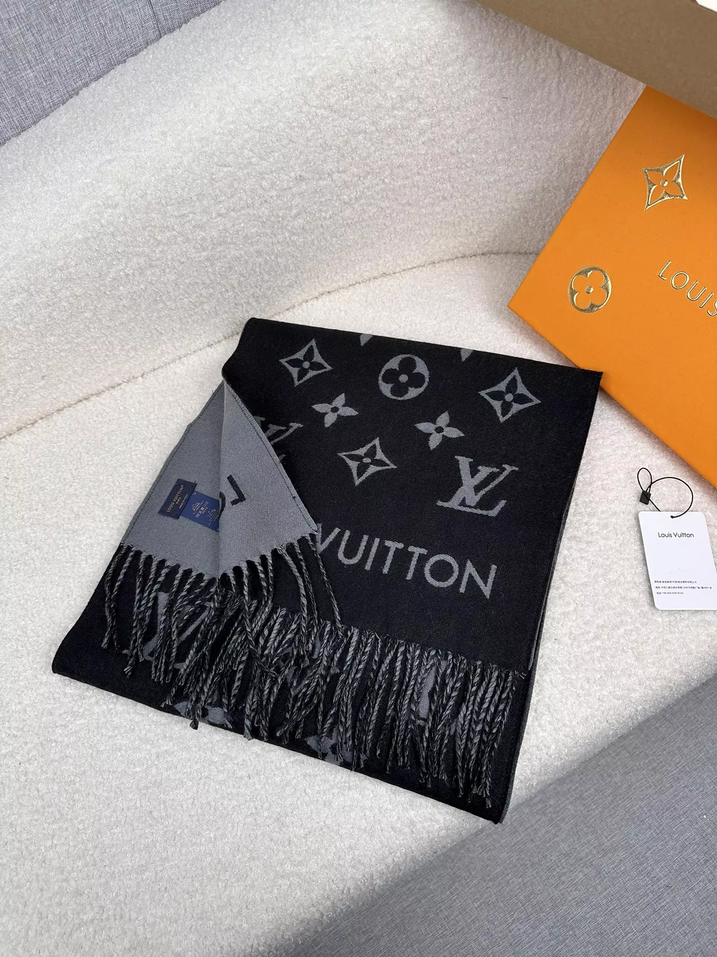 Louis Vuitton Scarf For Unisex Trendsetting 8064