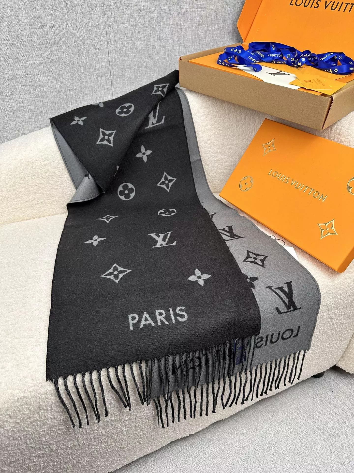 Louis Vuitton Scarf For Unisex Trendsetting 8064