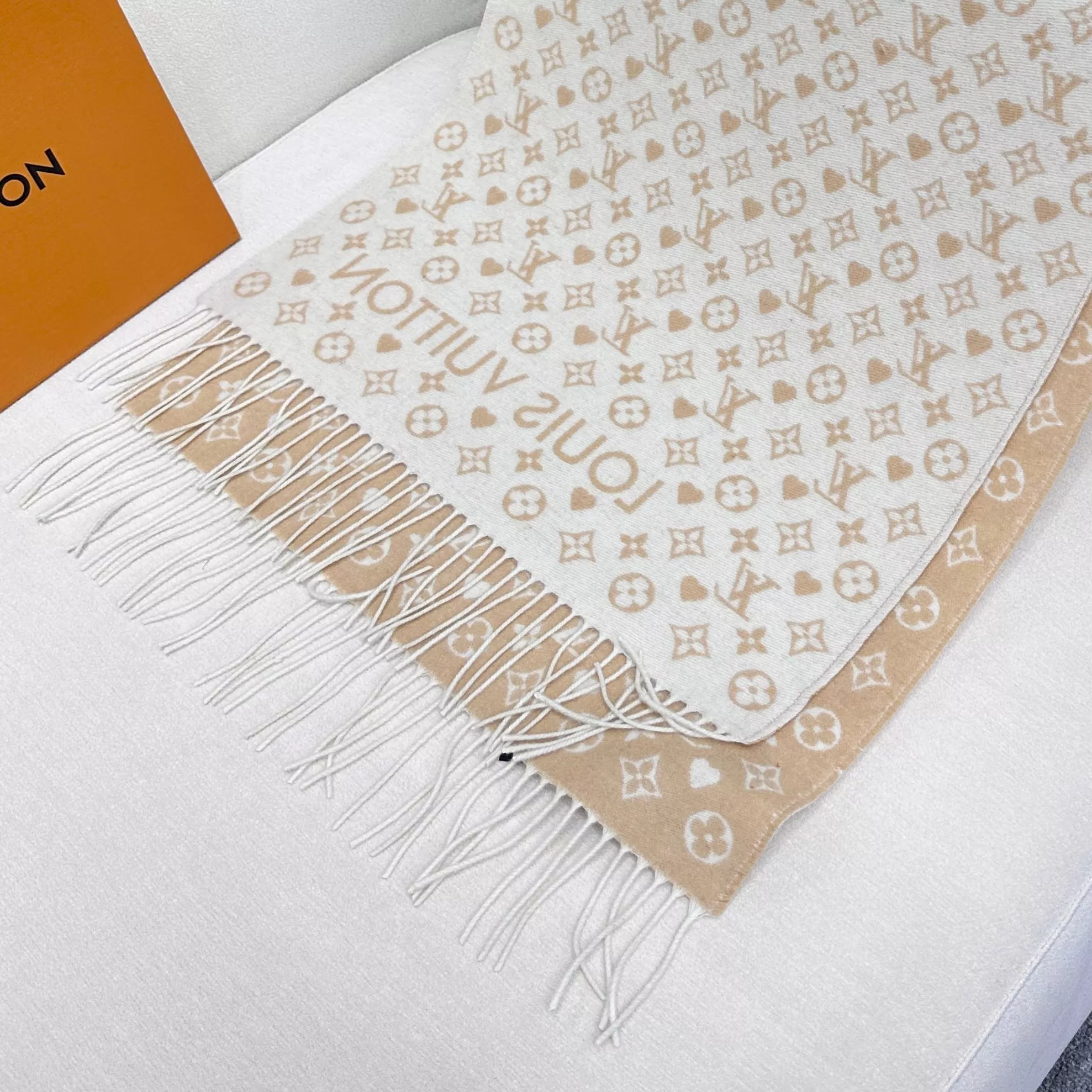 Louis Vuitton Scarf For Unisex Trendy 2391