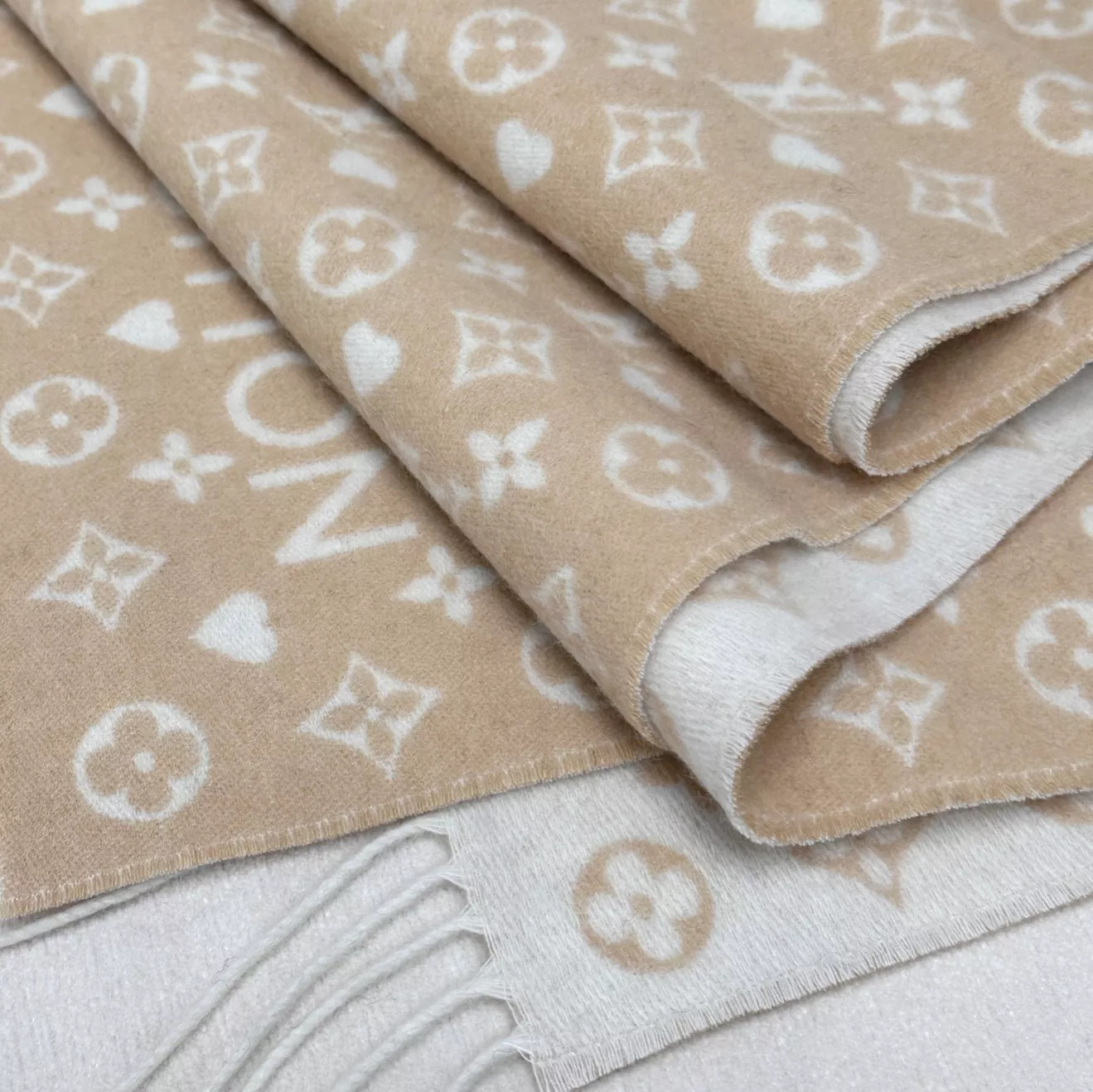 Louis Vuitton Scarf For Unisex Trendy 2391