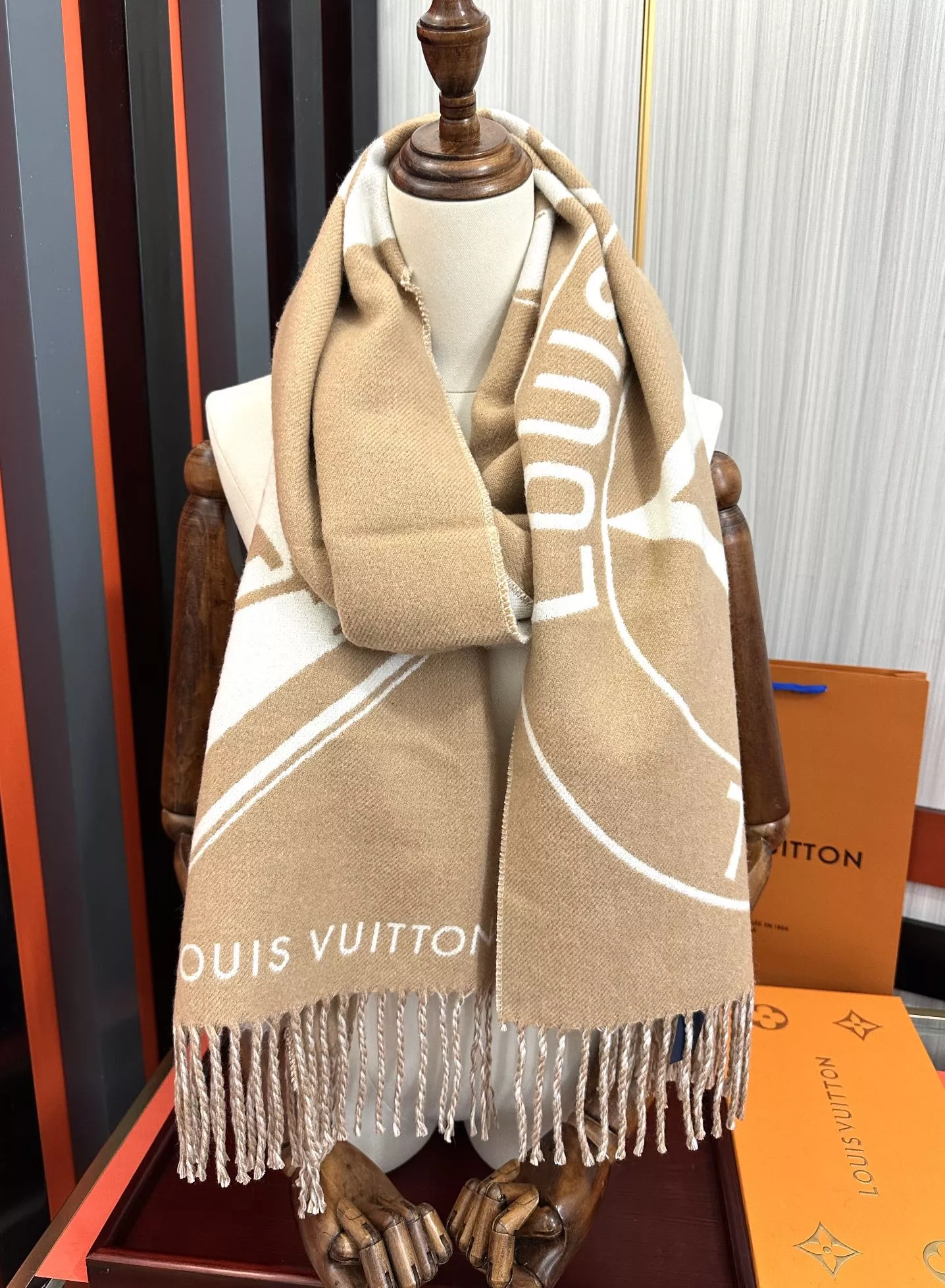Louis Vuitton Scarf For Women Fashionable 4911