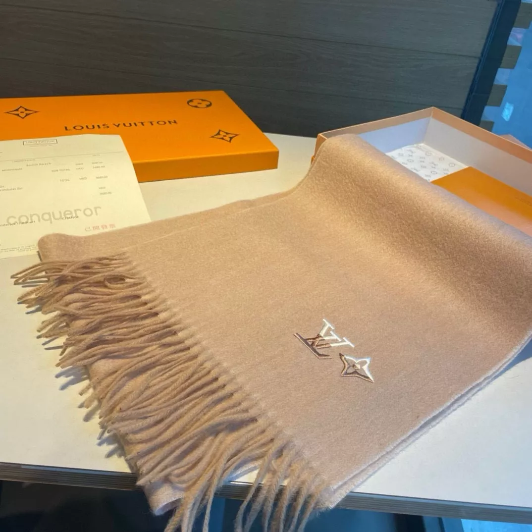 Louis Vuitton Scarf For Women Minimalist 7078